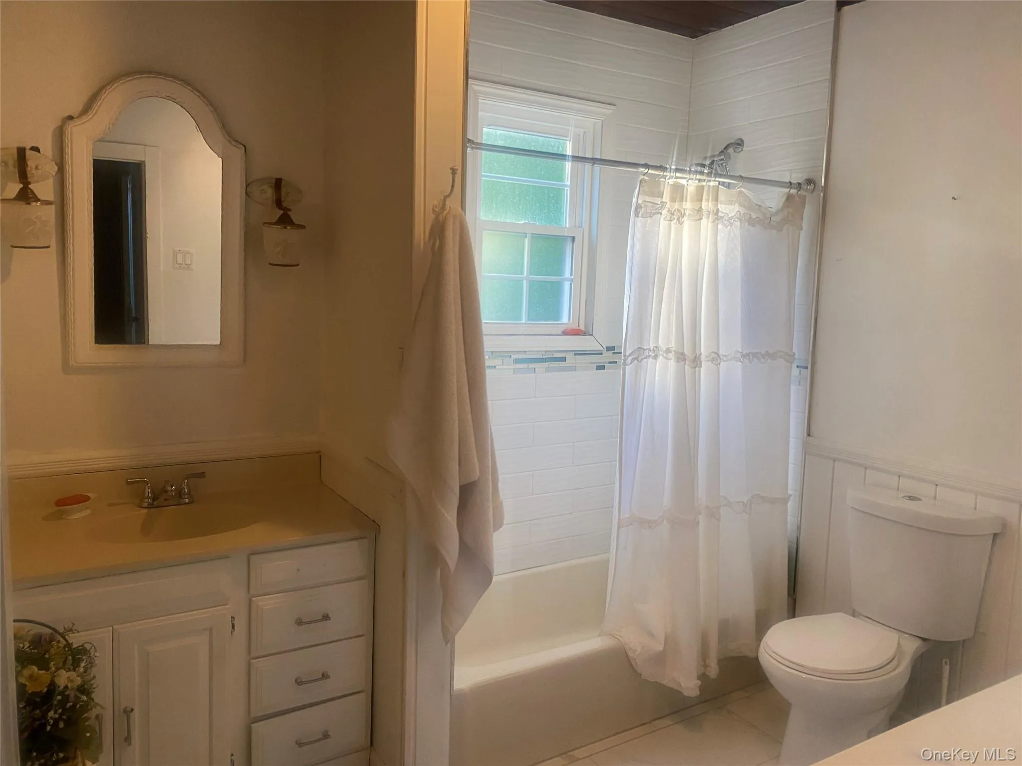 42 Mead Street, Hempstead, NY, 3 Bedrooms Bedrooms, 10 Rooms Rooms,1 BathroomBathrooms,Residential,For Rent,Mead,0,973388 42 Mead Street, Hempstead, NY, 3 Bedrooms Bedrooms, 10 Rooms Rooms,1 BathroomBathrooms,Residential,For Rent,Mead,0,973388
