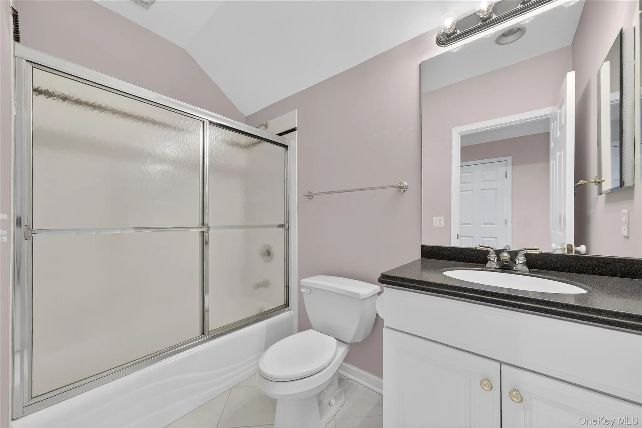 Ensuite bathroom in Bedroom 5 Ensuite bathroom in Bedroom 5