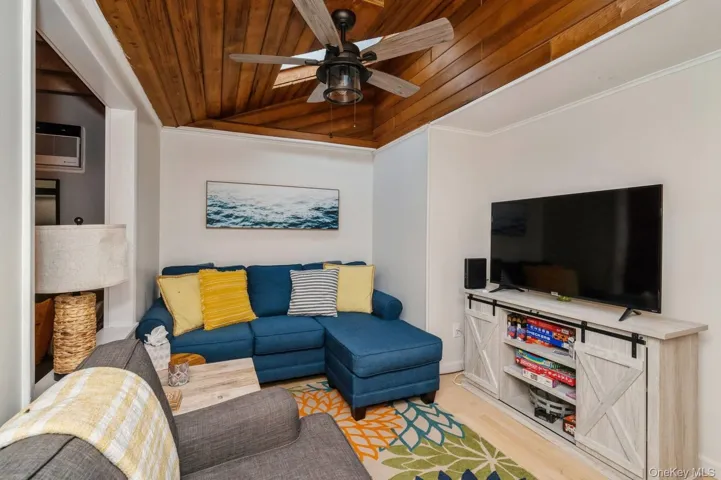 14 E Landing Road, Southampton, New York 11946
