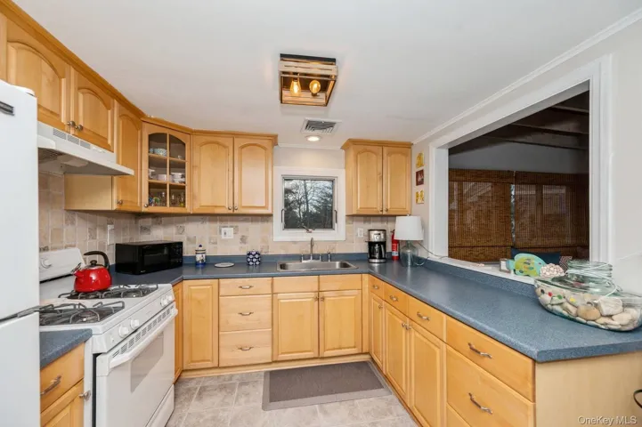 14 E Landing Road, Southampton, New York 11946
