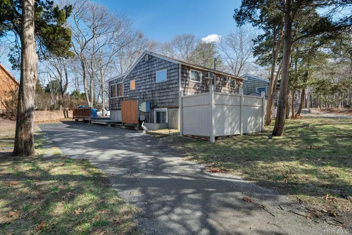 14 E Landing Road, Southampton, New York 11946