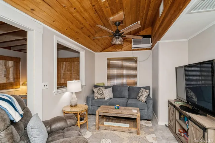 14 E Landing Road, Southampton, New York 11946