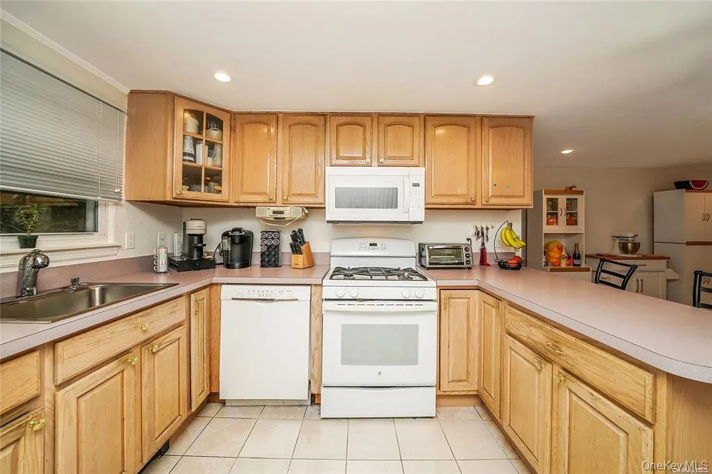33 Peachtree Lane, Brookhaven, NY, 8 Bedrooms Bedrooms, 14 Rooms Rooms,4 BathroomsBathrooms,Residential,For Rent,Peachtree,0,973408 33 Peachtree Lane, Brookhaven, NY, 8 Bedrooms Bedrooms, 14 Rooms Rooms,4 BathroomsBathrooms,Residential,For Rent,Peachtree,0,973408