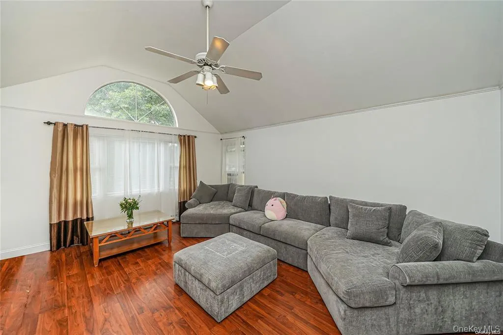 33 Peachtree Lane, Brookhaven, NY, 8 Bedrooms Bedrooms, 14 Rooms Rooms,4 BathroomsBathrooms,Residential,For Rent,Peachtree,0,973408 33 Peachtree Lane, Brookhaven, NY, 8 Bedrooms Bedrooms, 14 Rooms Rooms,4 BathroomsBathrooms,Residential,For Rent,Peachtree,0,973408