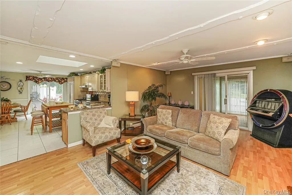33 Peachtree Lane, Brookhaven, NY, 8 Bedrooms Bedrooms, 14 Rooms Rooms,4 BathroomsBathrooms,Residential,For Rent,Peachtree,0,973408 33 Peachtree Lane, Brookhaven, NY, 8 Bedrooms Bedrooms, 14 Rooms Rooms,4 BathroomsBathrooms,Residential,For Rent,Peachtree,0,973408