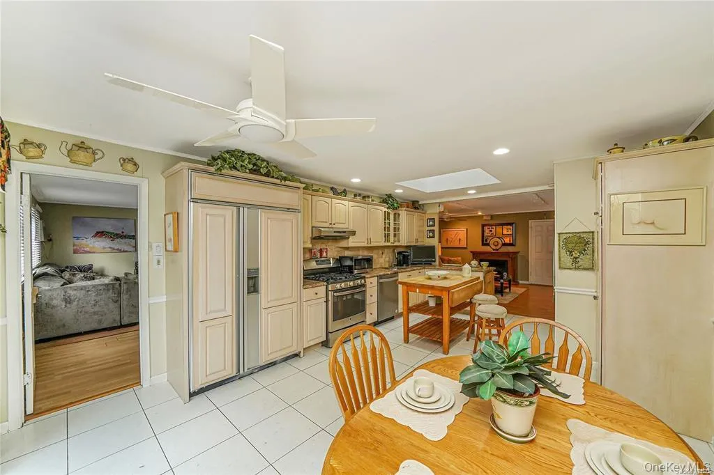 33 Peachtree Lane, Brookhaven, NY, 8 Bedrooms Bedrooms, 14 Rooms Rooms,4 BathroomsBathrooms,Residential,For Rent,Peachtree,0,973408 33 Peachtree Lane, Brookhaven, NY, 8 Bedrooms Bedrooms, 14 Rooms Rooms,4 BathroomsBathrooms,Residential,For Rent,Peachtree,0,973408
