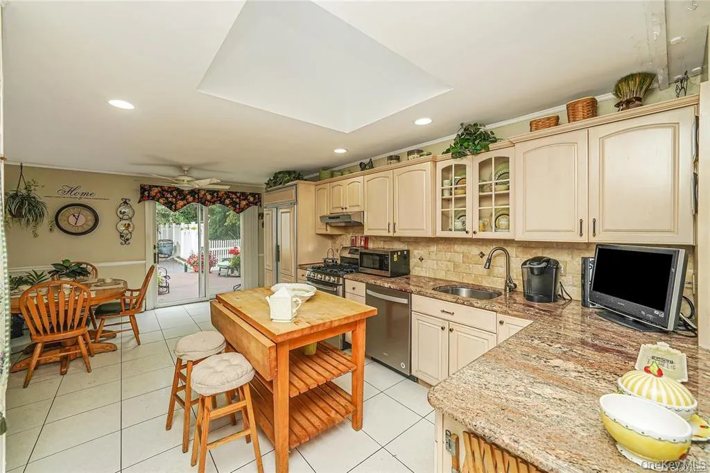 33 Peachtree Lane, Brookhaven, NY, 8 Bedrooms Bedrooms, 14 Rooms Rooms,4 BathroomsBathrooms,Residential,For Rent,Peachtree,0,973408 33 Peachtree Lane, Brookhaven, NY, 8 Bedrooms Bedrooms, 14 Rooms Rooms,4 BathroomsBathrooms,Residential,For Rent,Peachtree,0,973408