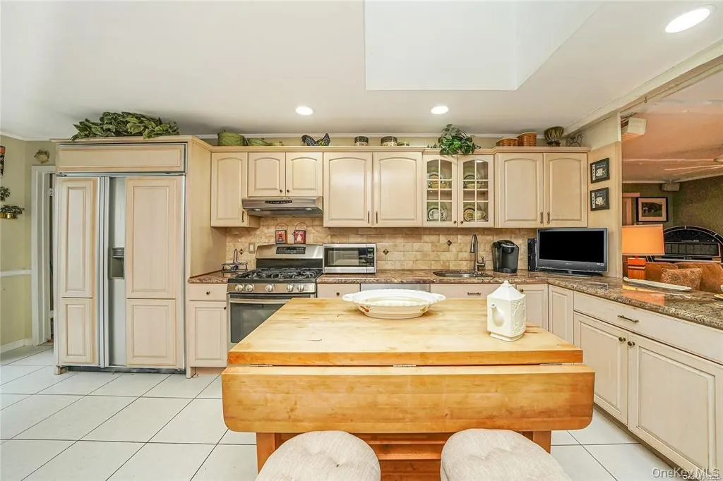 33 Peachtree Lane, Brookhaven, NY, 8 Bedrooms Bedrooms, 14 Rooms Rooms,4 BathroomsBathrooms,Residential,For Rent,Peachtree,0,973408 33 Peachtree Lane, Brookhaven, NY, 8 Bedrooms Bedrooms, 14 Rooms Rooms,4 BathroomsBathrooms,Residential,For Rent,Peachtree,0,973408