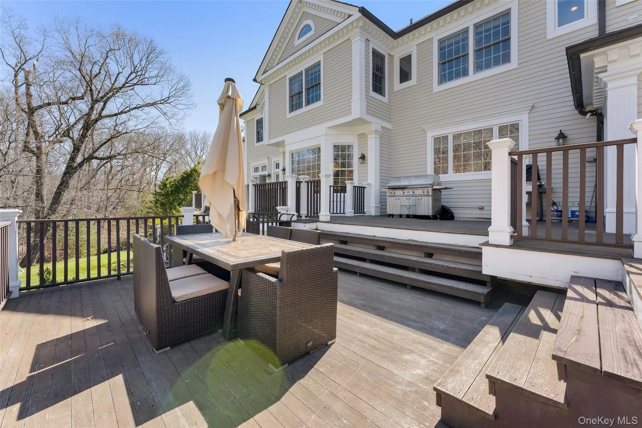 Ample space for al fresco dining, entertaining, and relaxing Ample space for al fresco dining, entertaining, and relaxing
