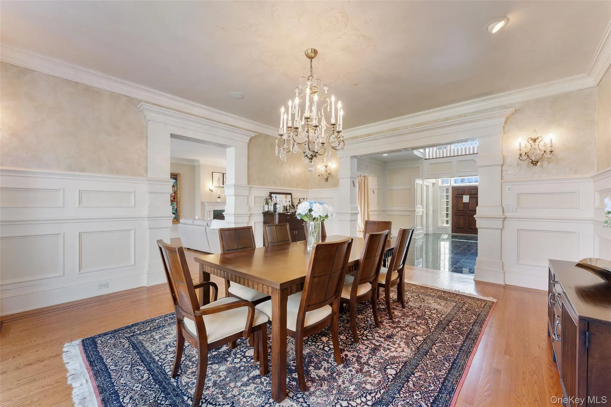 Elegant formal dining room Elegant formal dining room