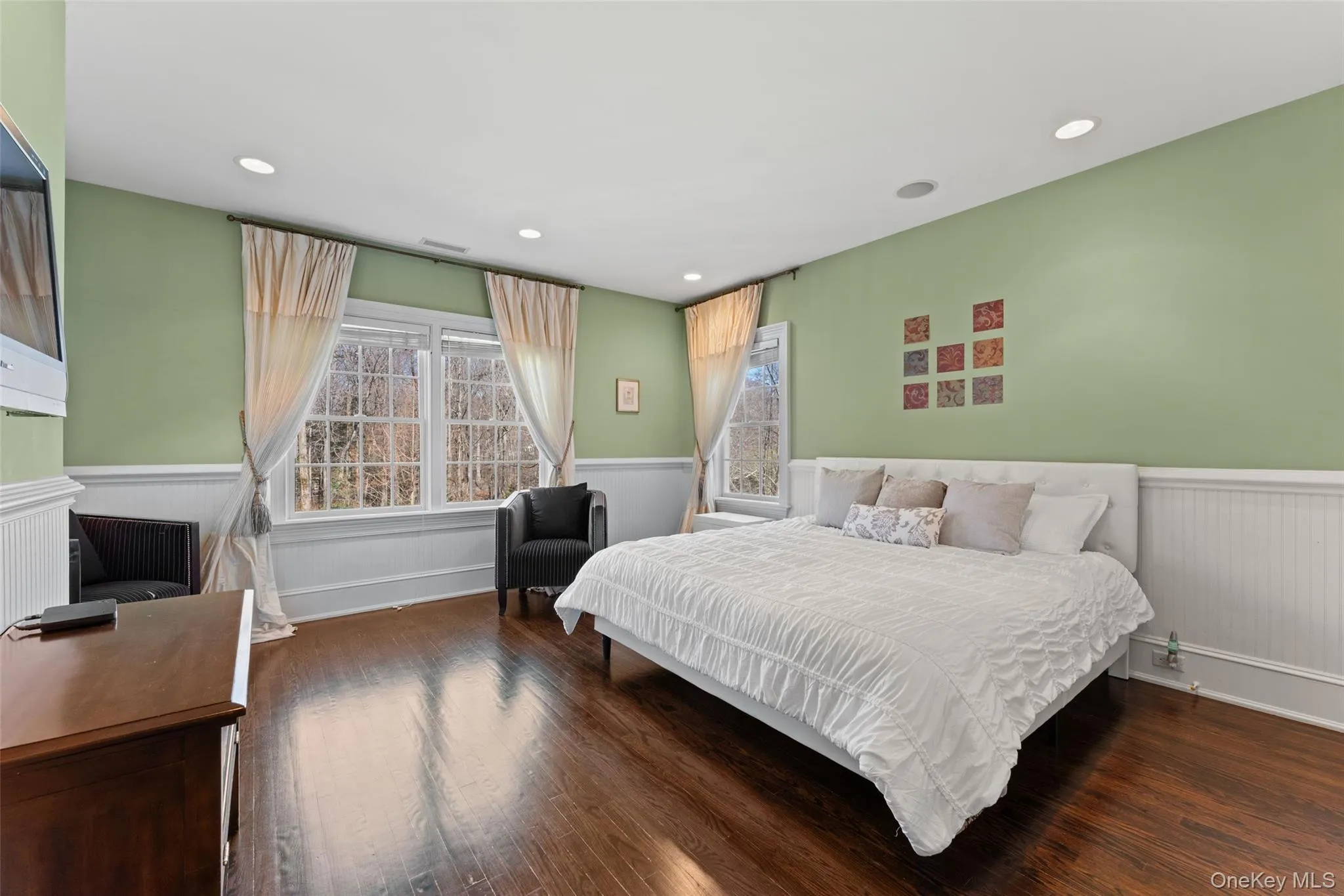Family bedroom #1 with en suite bathroom Family bedroom #1 with en suite bathroom