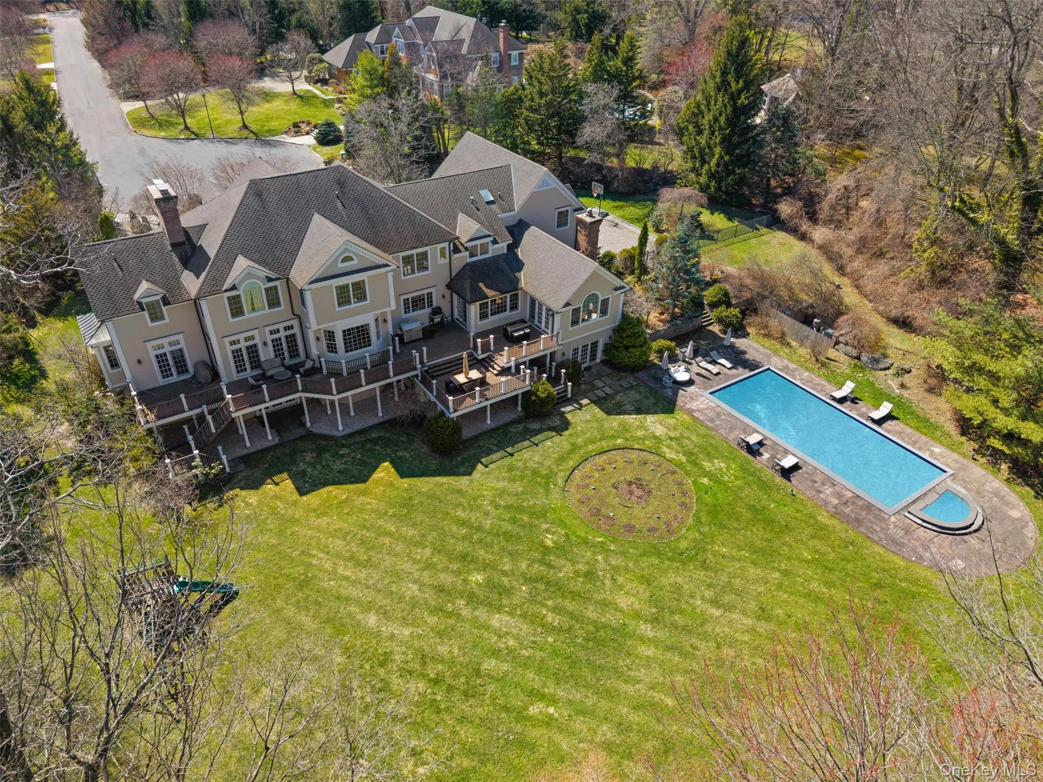 Ideal location on tree-lined cul-de-sac Ideal location on tree-lined cul-de-sac