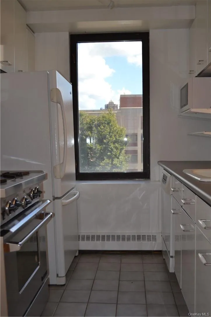 4 Martine Avenue, White Plains, NY, 2 Bedrooms Bedrooms, 4 Rooms Rooms,2 BathroomsBathrooms,Residential Lease,For Rent,Martine,0,973426 4 Martine Avenue, White Plains, NY, 2 Bedrooms Bedrooms, 4 Rooms Rooms,2 BathroomsBathrooms,Residential Lease,For Rent,Martine,0,973426