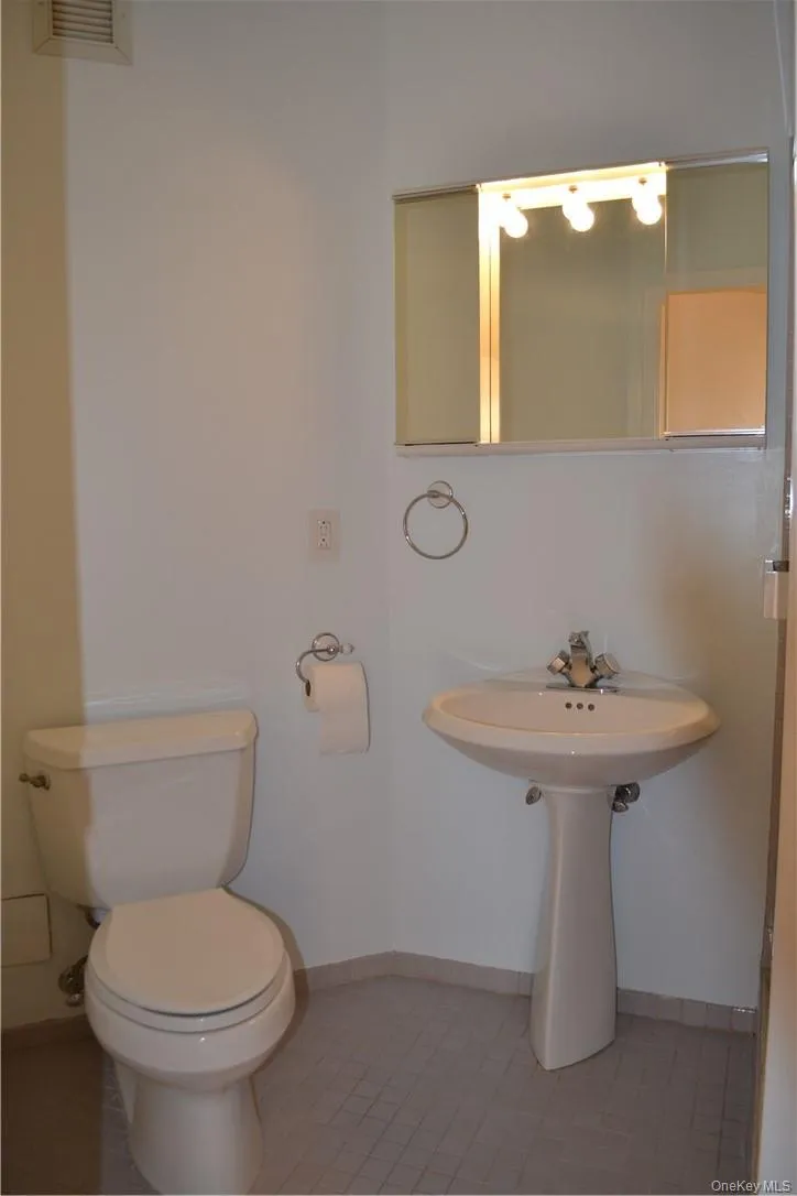 4 Martine Avenue, White Plains, NY, 2 Bedrooms Bedrooms, 4 Rooms Rooms,2 BathroomsBathrooms,Residential Lease,For Rent,Martine,0,973426 4 Martine Avenue, White Plains, NY, 2 Bedrooms Bedrooms, 4 Rooms Rooms,2 BathroomsBathrooms,Residential Lease,For Rent,Martine,0,973426