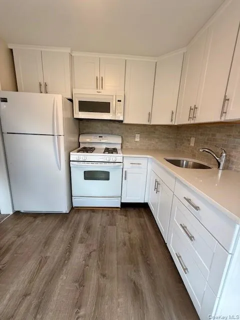 245 Scudder Avenue, Huntington, NY, 1 Bedroom Bedrooms, 3 Rooms Rooms,1 BathroomBathrooms,Residential Lease,For Rent,Scudder Avenue,0,973430 245 Scudder Avenue, Huntington, NY, 1 Bedroom Bedrooms, 3 Rooms Rooms,1 BathroomBathrooms,Residential Lease,For Rent,Scudder Avenue,0,973430