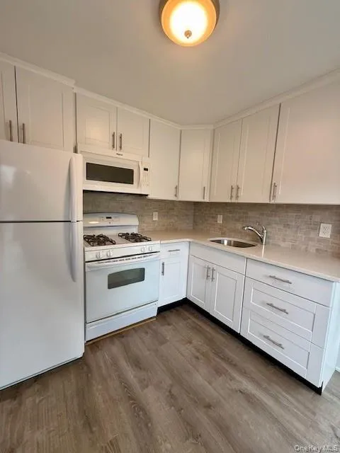 245 Scudder Avenue, Huntington, NY, 1 Bedroom Bedrooms, 3 Rooms Rooms,1 BathroomBathrooms,Residential Lease,For Rent,Scudder Avenue,0,973430 245 Scudder Avenue, Huntington, NY, 1 Bedroom Bedrooms, 3 Rooms Rooms,1 BathroomBathrooms,Residential Lease,For Rent,Scudder Avenue,0,973430