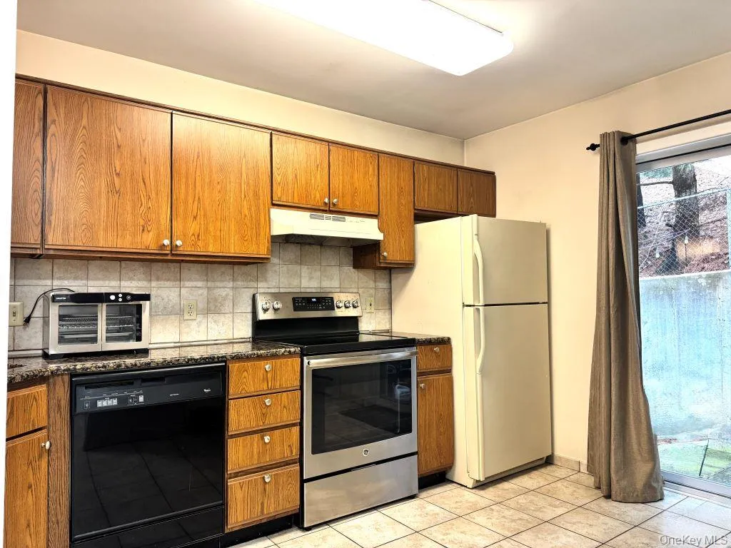 11 Livingston Manor, Greenburgh, NY, 2 Bedrooms Bedrooms, 5 Rooms Rooms,1 BathroomBathrooms,Residential,For Rent,Livingston,0,973445 11 Livingston Manor, Greenburgh, NY, 2 Bedrooms Bedrooms, 5 Rooms Rooms,1 BathroomBathrooms,Residential,For Rent,Livingston,0,973445