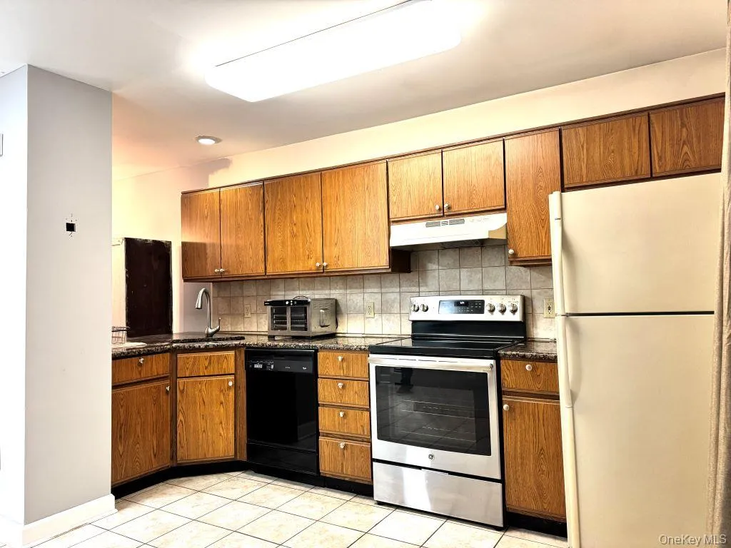 11 Livingston Manor, Greenburgh, NY, 2 Bedrooms Bedrooms, 5 Rooms Rooms,1 BathroomBathrooms,Residential,For Rent,Livingston,0,973445 11 Livingston Manor, Greenburgh, NY, 2 Bedrooms Bedrooms, 5 Rooms Rooms,1 BathroomBathrooms,Residential,For Rent,Livingston,0,973445