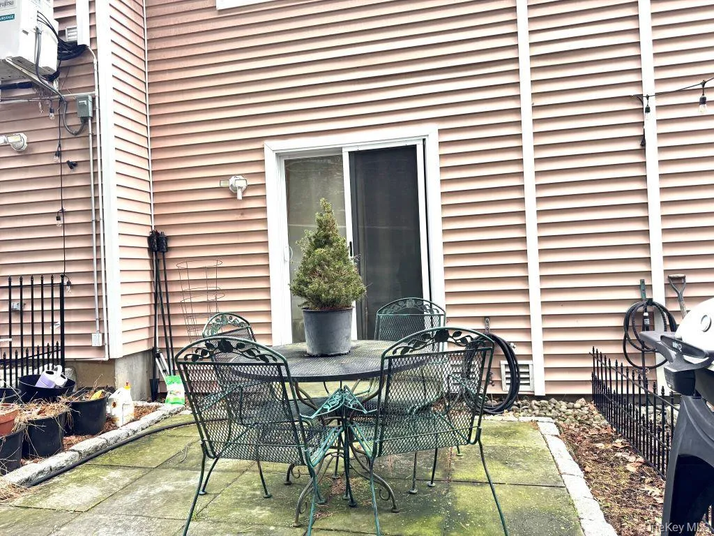 11 Livingston Manor, Greenburgh, NY, 2 Bedrooms Bedrooms, 5 Rooms Rooms,1 BathroomBathrooms,Residential,For Rent,Livingston,0,973445 11 Livingston Manor, Greenburgh, NY, 2 Bedrooms Bedrooms, 5 Rooms Rooms,1 BathroomBathrooms,Residential,For Rent,Livingston,0,973445
