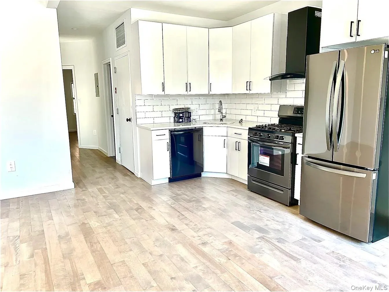 6903 Bayfield Avenue, New York, NY, 3 Bedrooms Bedrooms, 6 Rooms Rooms,2 BathroomsBathrooms,Residential Lease,For Rent,Bayfield,0,973457 6903 Bayfield Avenue, New York, NY, 3 Bedrooms Bedrooms, 6 Rooms Rooms,2 BathroomsBathrooms,Residential Lease,For Rent,Bayfield,0,973457