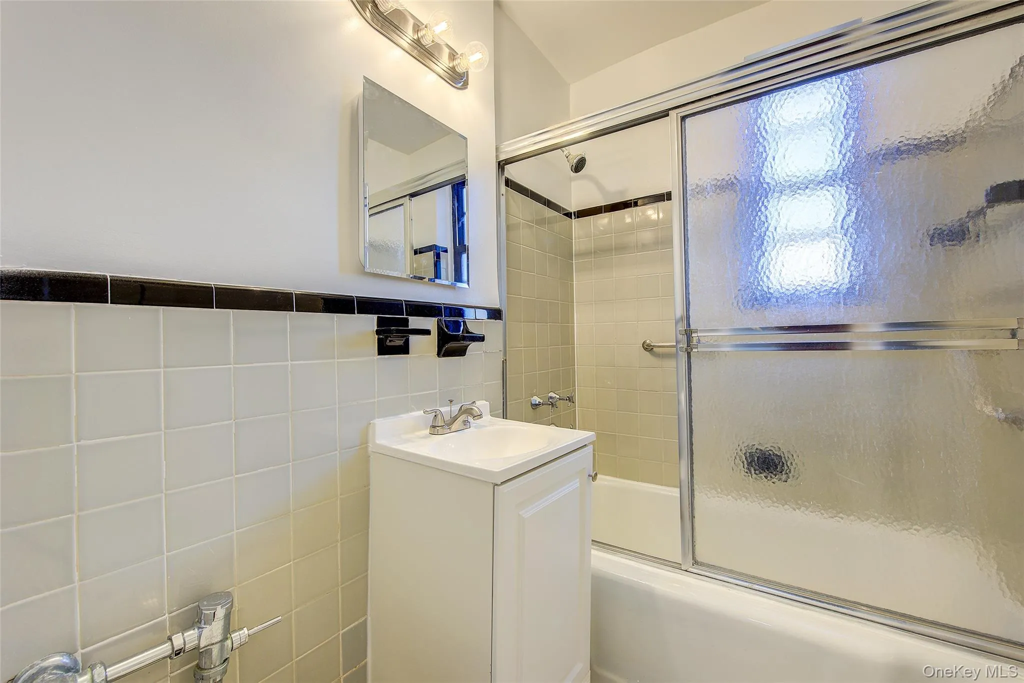 3727 86th Street, New York, NY, 2 Rooms Rooms,1 BathroomBathrooms,Residential Lease,For Rent,86th,0,973489 3727 86th Street, New York, NY, 2 Rooms Rooms,1 BathroomBathrooms,Residential Lease,For Rent,86th,0,973489