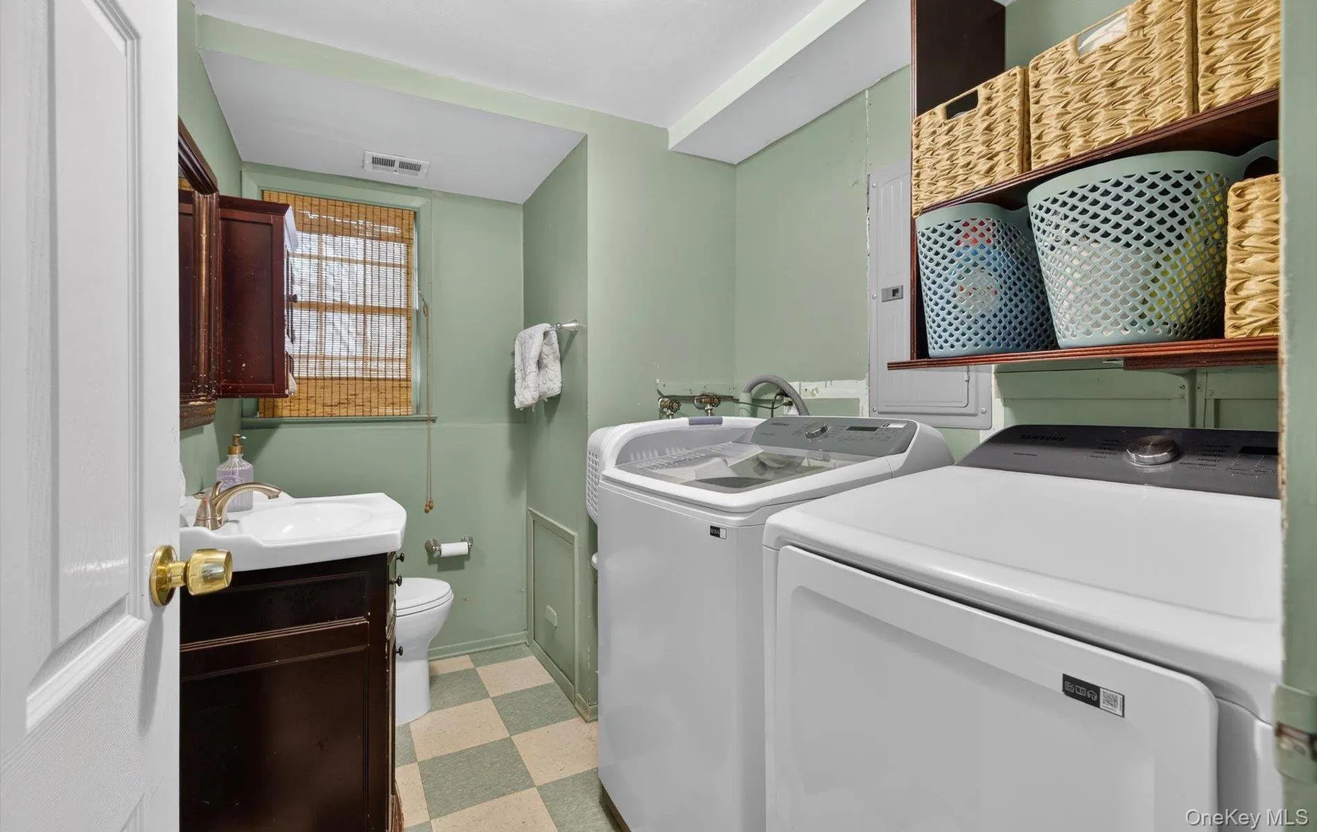 372 Clay Pitts Road, Huntington, NY, 4 Bedrooms Bedrooms, 9 Rooms Rooms,1 BathroomBathrooms,Residential,For Rent,Clay Pitts,0,973517 372 Clay Pitts Road, Huntington, NY, 4 Bedrooms Bedrooms, 9 Rooms Rooms,1 BathroomBathrooms,Residential,For Rent,Clay Pitts,0,973517