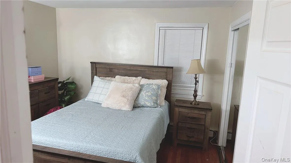 Bedroom #3 with queen size bed Bedroom #3 with queen size bed