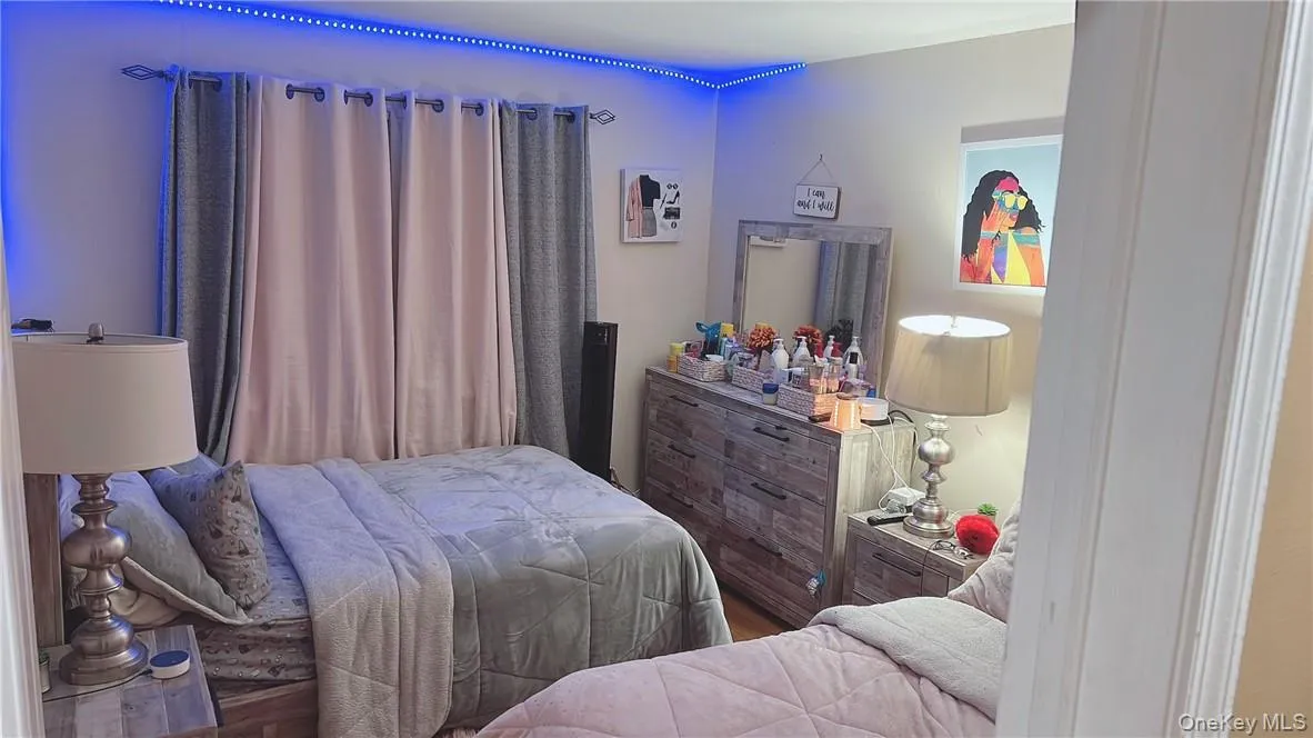 Bedroom #2 with 2 Twin Beds Bedroom #2 with 2 Twin Beds