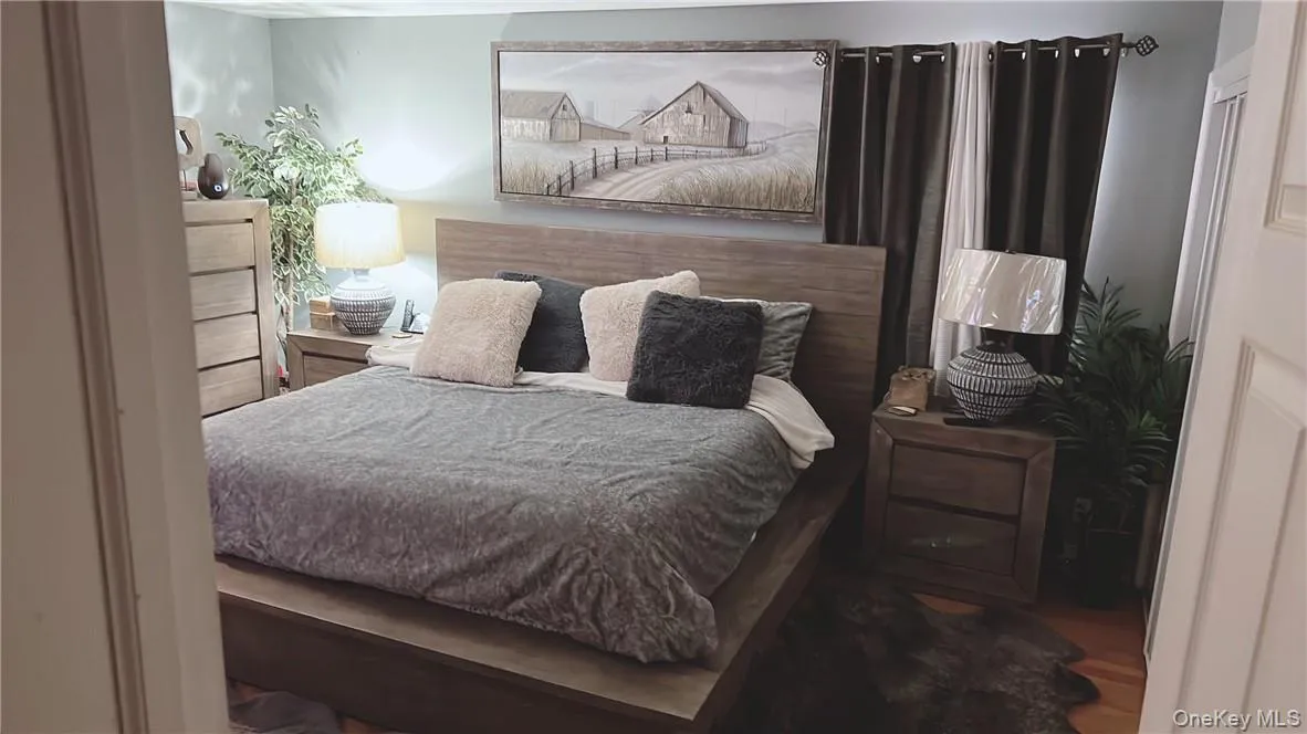 Master Bedroom with King size Bed Master Bedroom with King size Bed