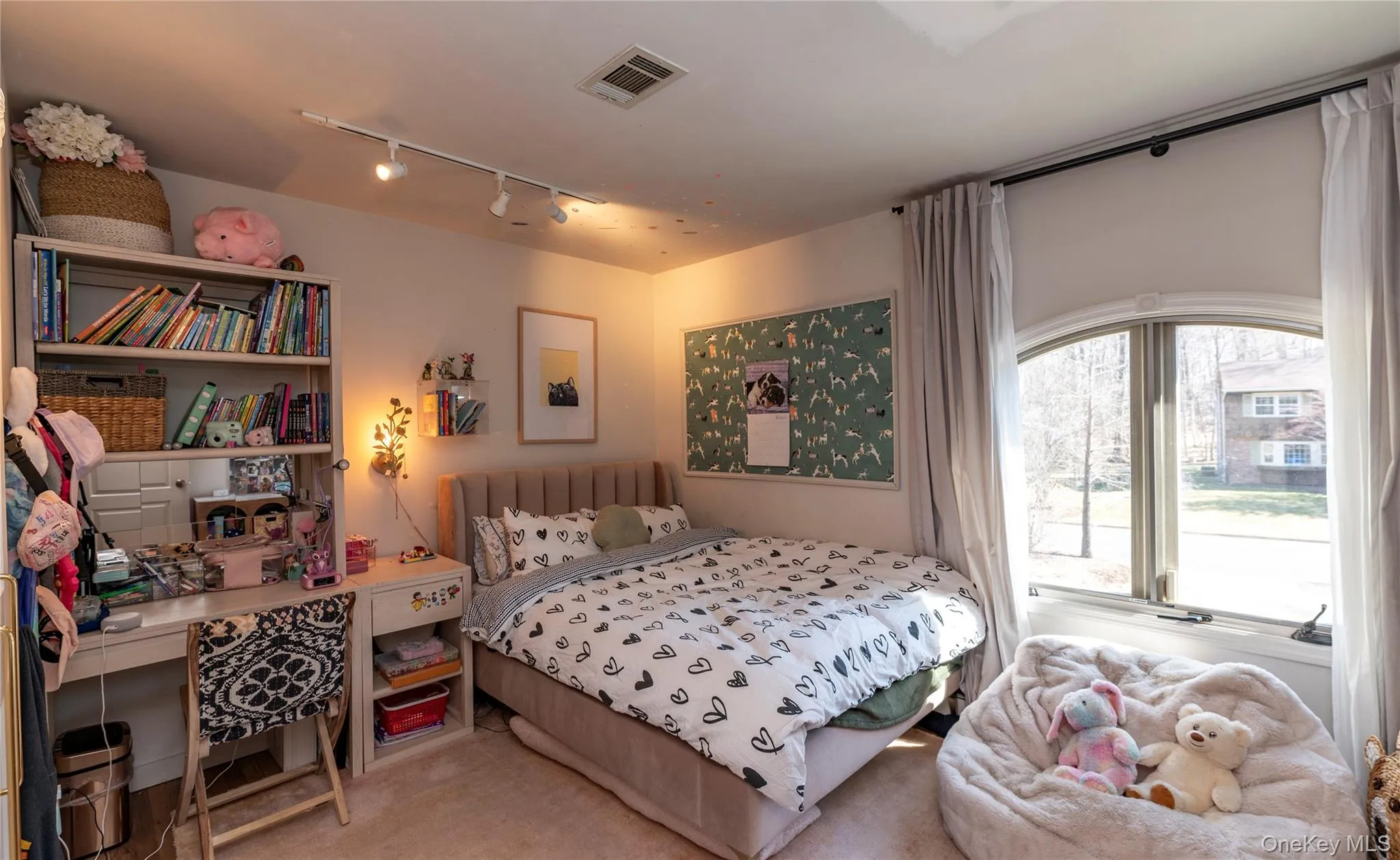 602 Palmer Drive, Clarkstown, NY, 4 Bedrooms Bedrooms, 8 Rooms Rooms,3 BathroomsBathrooms,Residential Lease,For Rent,Palmer,0,973566 602 Palmer Drive, Clarkstown, NY, 4 Bedrooms Bedrooms, 8 Rooms Rooms,3 BathroomsBathrooms,Residential Lease,For Rent,Palmer,0,973566