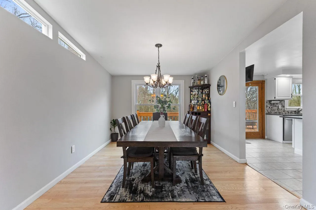 Dining area. Dining area.