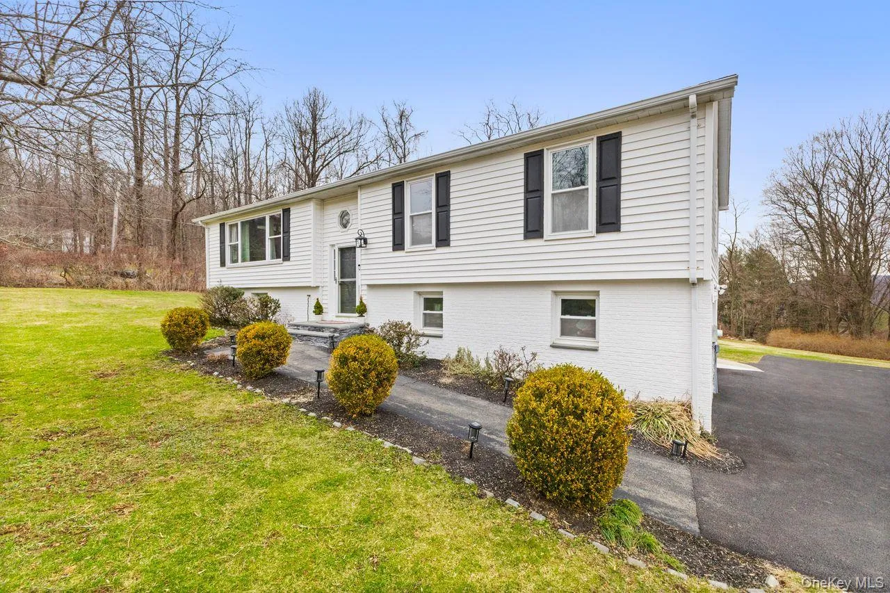 4 Stonewall Farm Road, Carmel, NY, 4 Bedrooms Bedrooms, 7 Rooms Rooms,3 BathroomsBathrooms,Residential,For Rent,Stonewall Farm,0,KEY973586 4 Stonewall Farm Road, Carmel, NY, 4 Bedrooms Bedrooms, 7 Rooms Rooms,3 BathroomsBathrooms,Residential,For Rent,Stonewall Farm,0,KEY973586