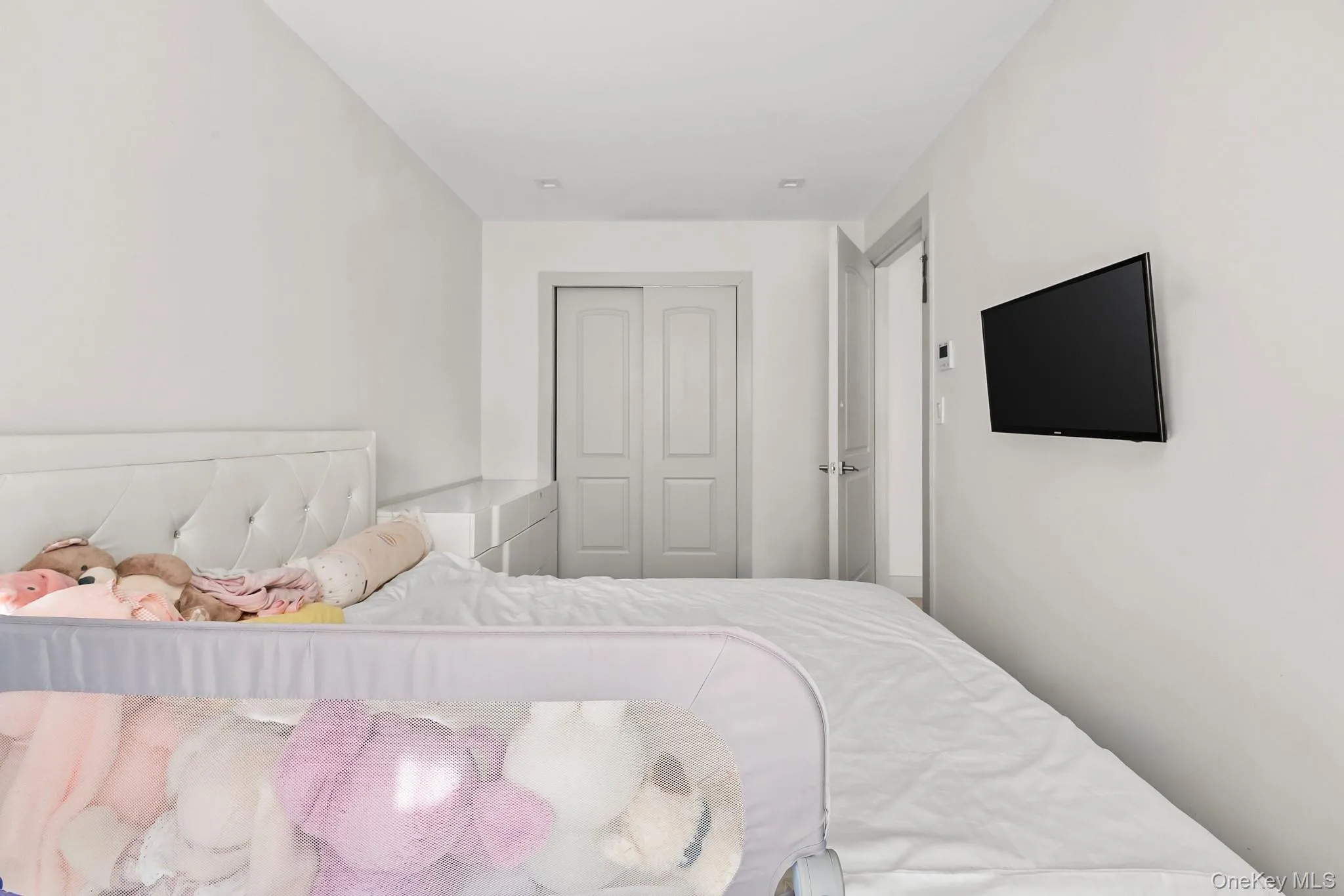 4162 Bowne Street, New York, NY, 2 Bedrooms Bedrooms, 5 Rooms Rooms,1 BathroomBathrooms,Residential,For Rent,Bowne,0,973640 4162 Bowne Street, New York, NY, 2 Bedrooms Bedrooms, 5 Rooms Rooms,1 BathroomBathrooms,Residential,For Rent,Bowne,0,973640