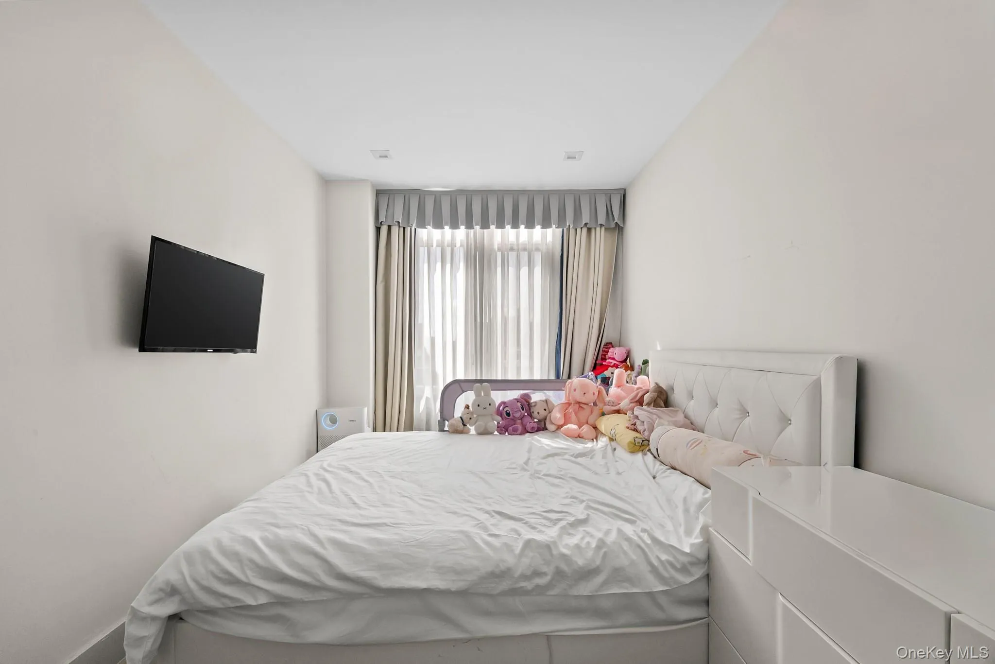 4162 Bowne Street, New York, NY, 2 Bedrooms Bedrooms, 5 Rooms Rooms,1 BathroomBathrooms,Residential,For Rent,Bowne,0,973640 4162 Bowne Street, New York, NY, 2 Bedrooms Bedrooms, 5 Rooms Rooms,1 BathroomBathrooms,Residential,For Rent,Bowne,0,973640