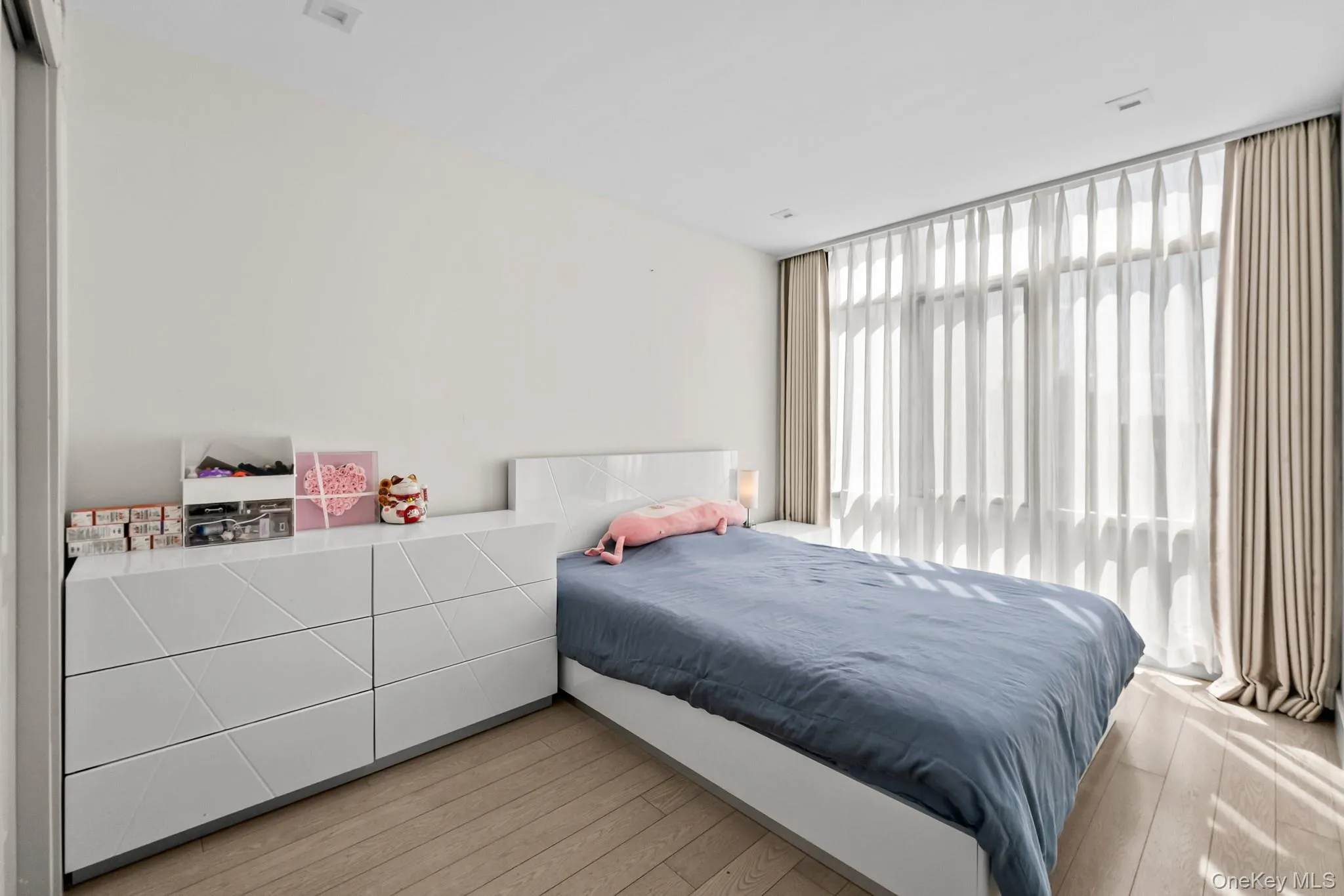 4162 Bowne Street, New York, NY, 2 Bedrooms Bedrooms, 5 Rooms Rooms,1 BathroomBathrooms,Residential,For Rent,Bowne,0,973640 4162 Bowne Street, New York, NY, 2 Bedrooms Bedrooms, 5 Rooms Rooms,1 BathroomBathrooms,Residential,For Rent,Bowne,0,973640