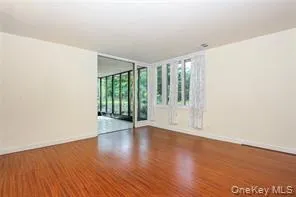 Bedroom possibility with overlooking the greenery Bedroom possibility with overlooking the greenery