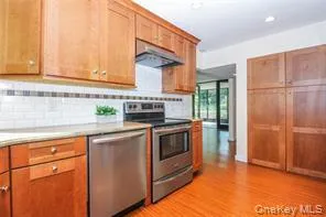 A bright, easy and simple kitchen A bright, easy and simple kitchen
