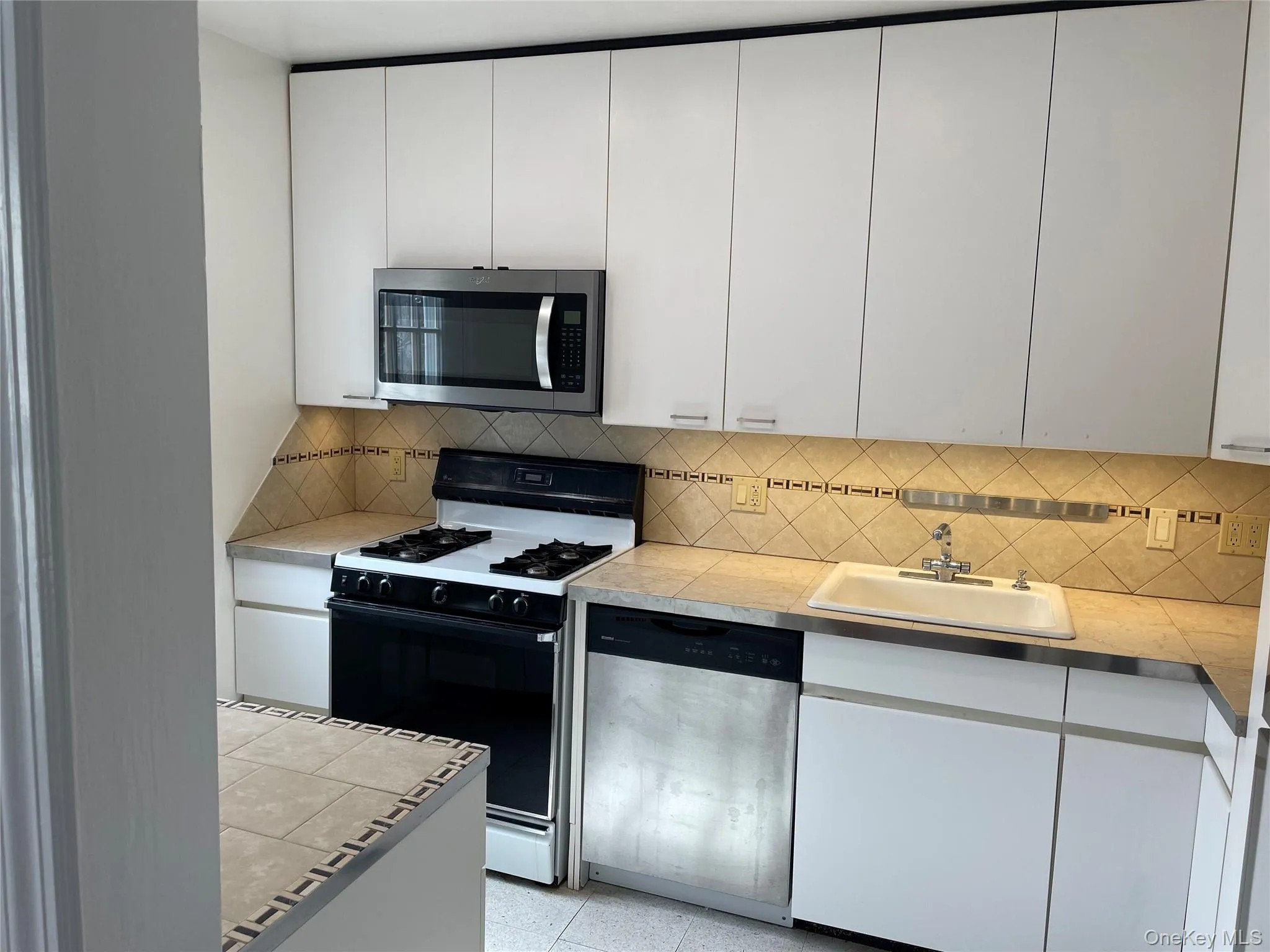 8 Cameron Lane, Hempstead, NY, 3 Bedrooms Bedrooms, 6 Rooms Rooms,3 BathroomsBathrooms,Residential Lease,For Rent,Cameron,0,973644 8 Cameron Lane, Hempstead, NY, 3 Bedrooms Bedrooms, 6 Rooms Rooms,3 BathroomsBathrooms,Residential Lease,For Rent,Cameron,0,973644