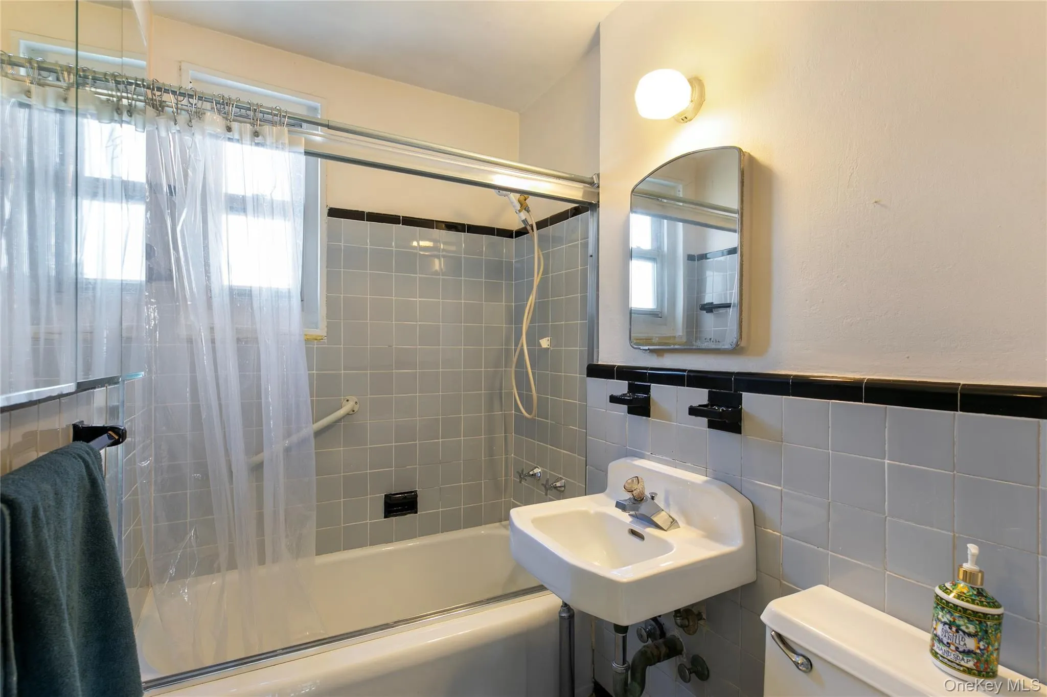 255-14 61st Ave, New York, NY, 3 Bedrooms Bedrooms, 6 Rooms Rooms,1 BathroomBathrooms,Residential,For Rent,61st Ave,0,973683 255-14 61st Ave, New York, NY, 3 Bedrooms Bedrooms, 6 Rooms Rooms,1 BathroomBathrooms,Residential,For Rent,61st Ave,0,973683