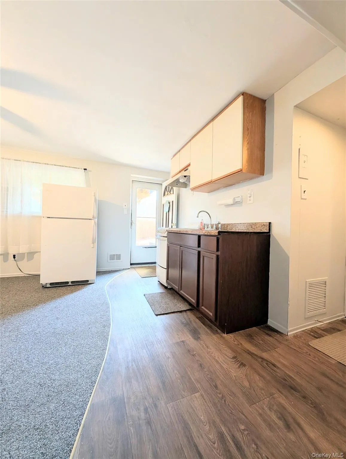 50 Sunburst Drive, Babylon, NY, 1 Bedroom Bedrooms, 3 Rooms Rooms,1 BathroomBathrooms,Residential Lease,For Rent,Sunburst,0,973694 50 Sunburst Drive, Babylon, NY, 1 Bedroom Bedrooms, 3 Rooms Rooms,1 BathroomBathrooms,Residential Lease,For Rent,Sunburst,0,973694