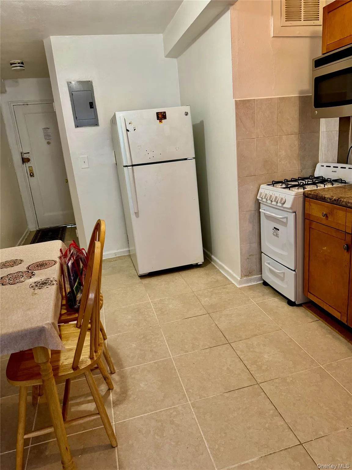 144-46 38Ave, New York, NY, 2 Rooms Rooms,1 BathroomBathrooms,Residential Lease,For Rent,38Ave,0,973705 144-46 38Ave, New York, NY, 2 Rooms Rooms,1 BathroomBathrooms,Residential Lease,For Rent,38Ave,0,973705