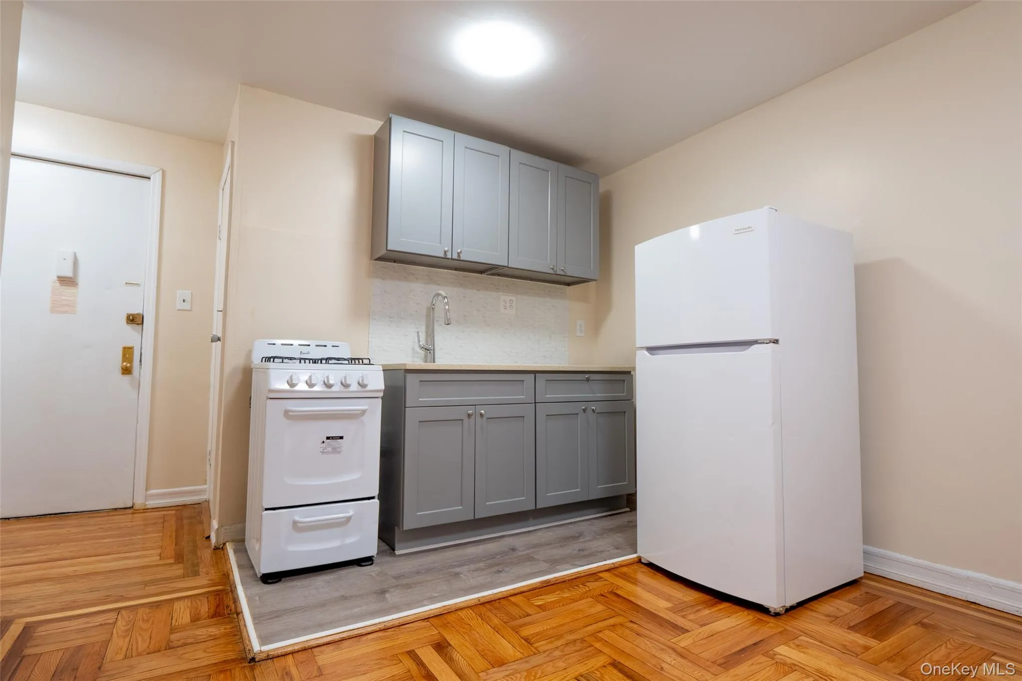 34-58 90 Street, New York, NY, 1 Bedroom Bedrooms, 2 Rooms Rooms,1 BathroomBathrooms,Residential Lease,For Rent,90 Street,0,973737 34-58 90 Street, New York, NY, 1 Bedroom Bedrooms, 2 Rooms Rooms,1 BathroomBathrooms,Residential Lease,For Rent,90 Street,0,973737