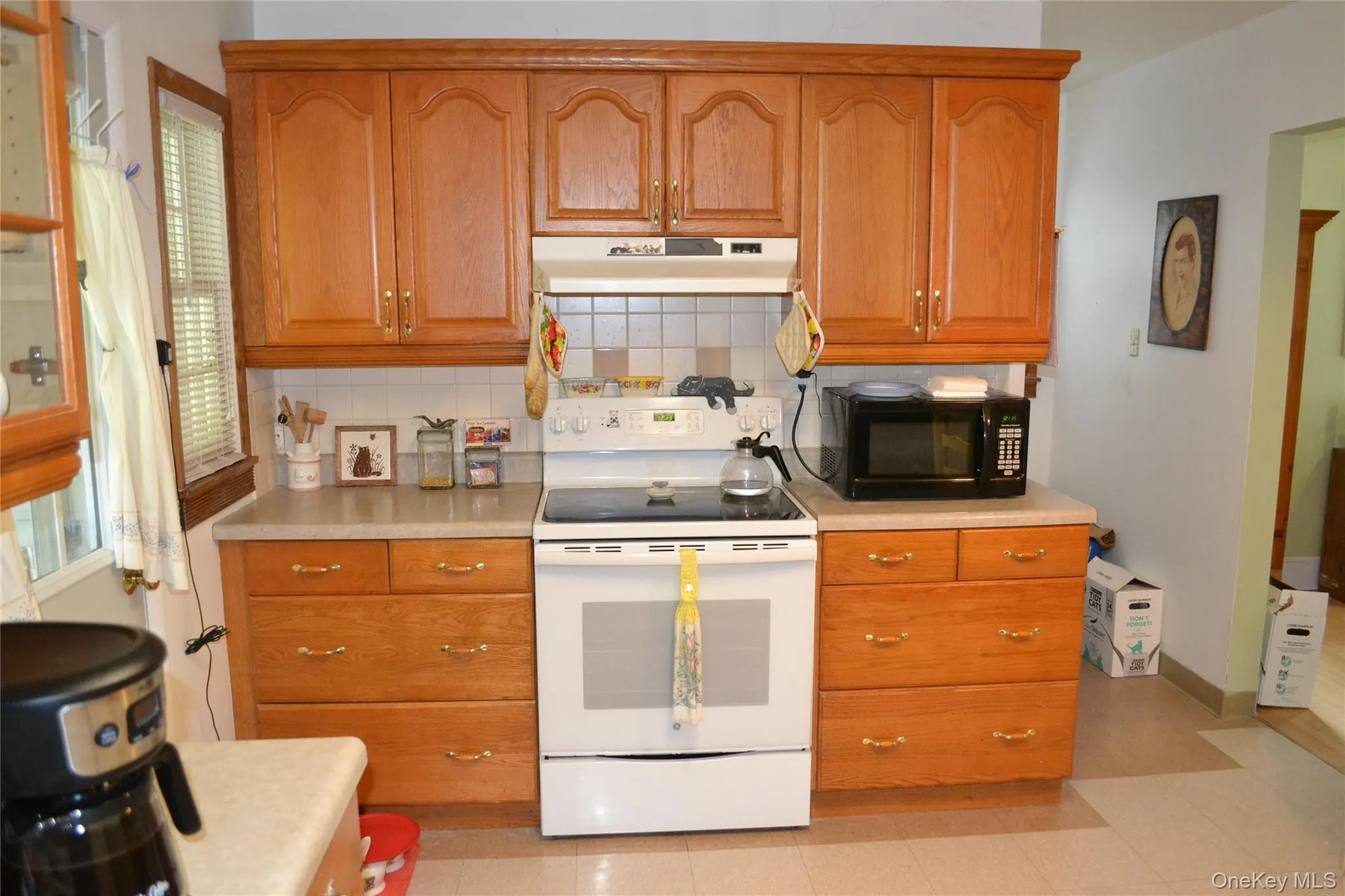 Kitchen area showing stove Kitchen area showing stove