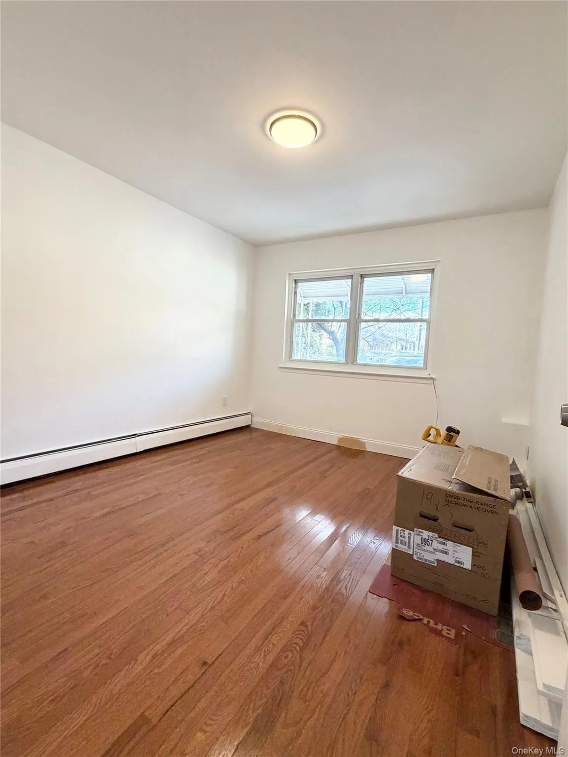 2024 Strang Avenue, New York, NY, 1 Bedroom Bedrooms, 3 Rooms Rooms,1 BathroomBathrooms,Residential Lease,For Rent,Strang,0,973751 2024 Strang Avenue, New York, NY, 1 Bedroom Bedrooms, 3 Rooms Rooms,1 BathroomBathrooms,Residential Lease,For Rent,Strang,0,973751