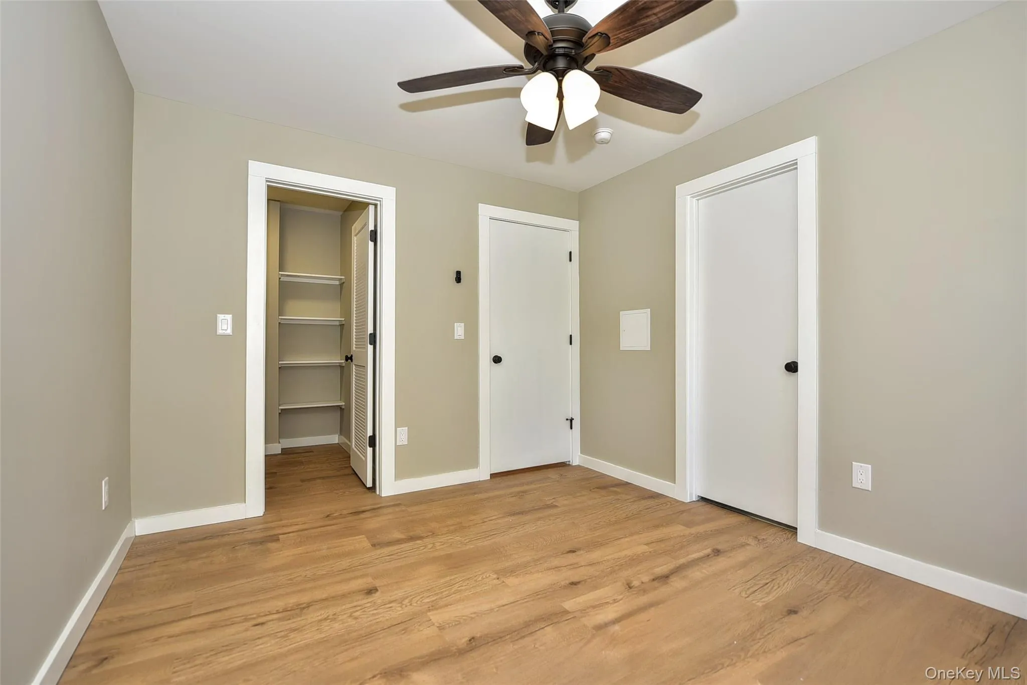 Entry into bathrm Entry into bathrm