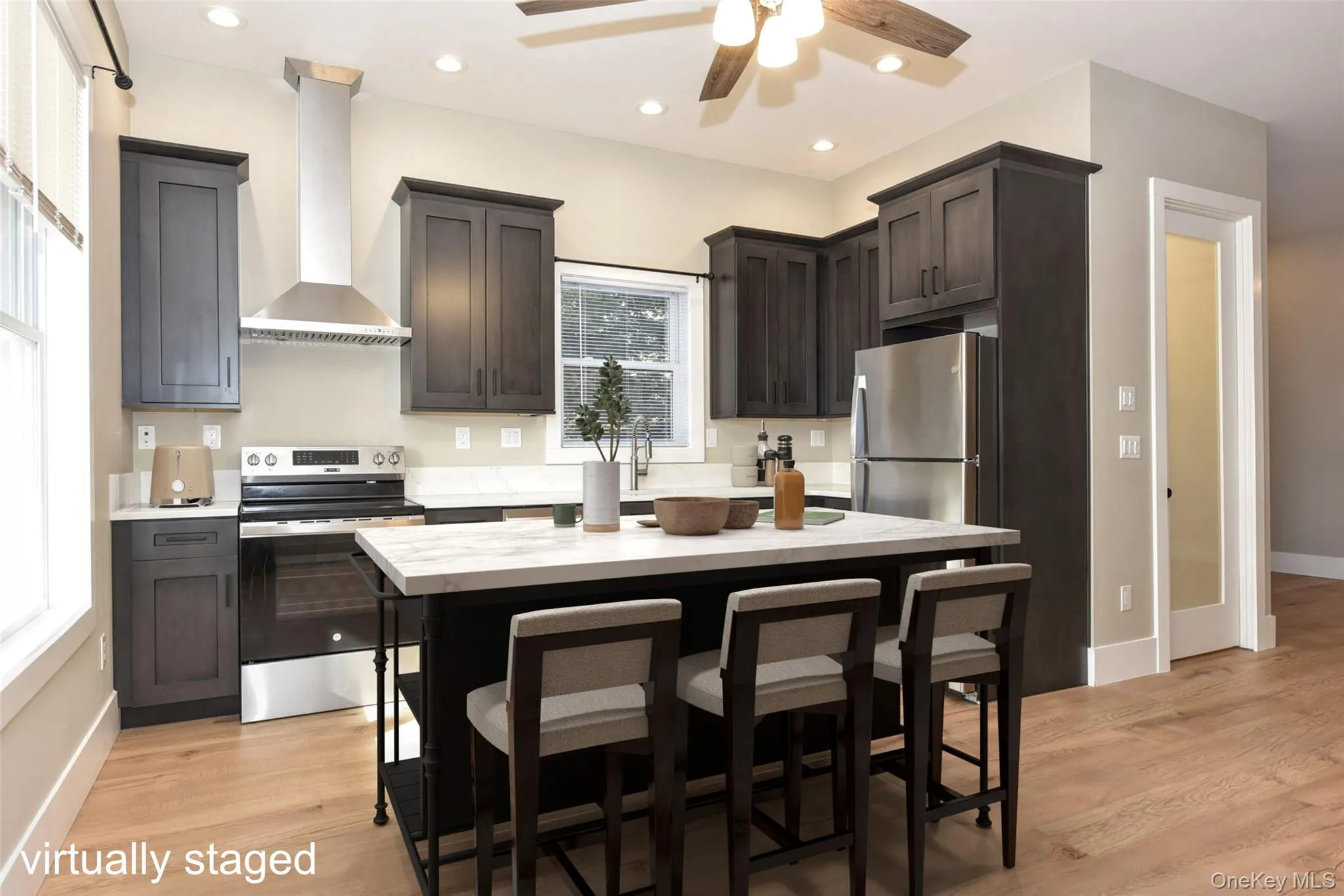 Ample dining area for a table or island Ample dining area for a table or island