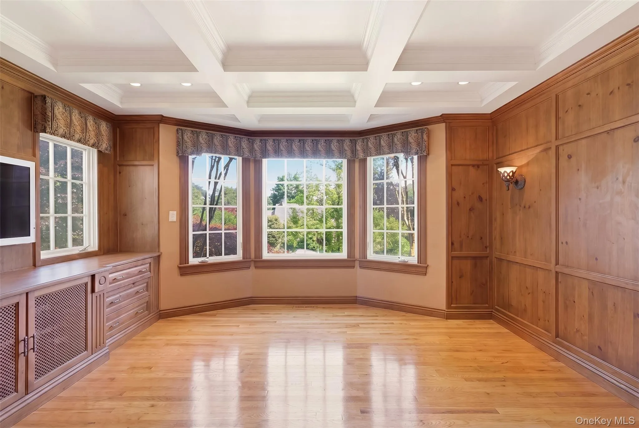 2 Shore Drive, North Hempstead, NY, 5 Bedrooms Bedrooms, 17 Rooms Rooms,5 BathroomsBathrooms,Residential,For Rent,Shore,0,973772 2 Shore Drive, North Hempstead, NY, 5 Bedrooms Bedrooms, 17 Rooms Rooms,5 BathroomsBathrooms,Residential,For Rent,Shore,0,973772