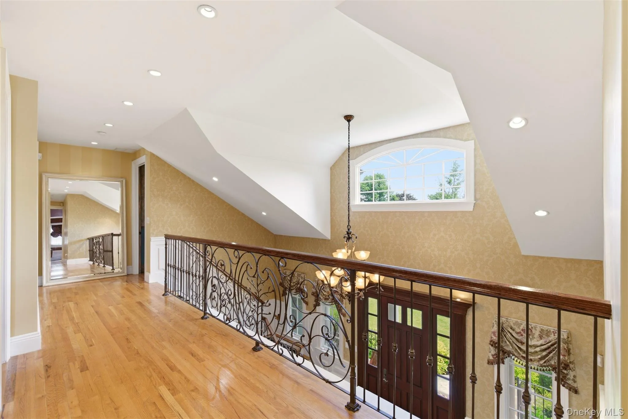 2 Shore Drive, North Hempstead, NY, 5 Bedrooms Bedrooms, 17 Rooms Rooms,5 BathroomsBathrooms,Residential,For Rent,Shore,0,973772 2 Shore Drive, North Hempstead, NY, 5 Bedrooms Bedrooms, 17 Rooms Rooms,5 BathroomsBathrooms,Residential,For Rent,Shore,0,973772