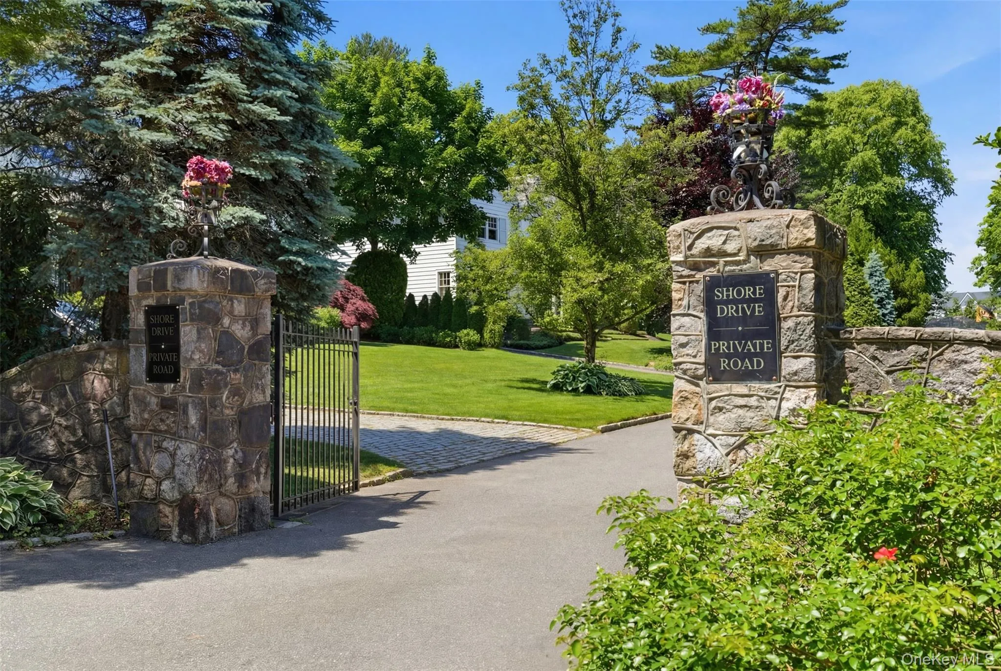 2 Shore Drive, North Hempstead, NY, 5 Bedrooms Bedrooms, 17 Rooms Rooms,5 BathroomsBathrooms,Residential,For Rent,Shore,0,973772 2 Shore Drive, North Hempstead, NY, 5 Bedrooms Bedrooms, 17 Rooms Rooms,5 BathroomsBathrooms,Residential,For Rent,Shore,0,973772
