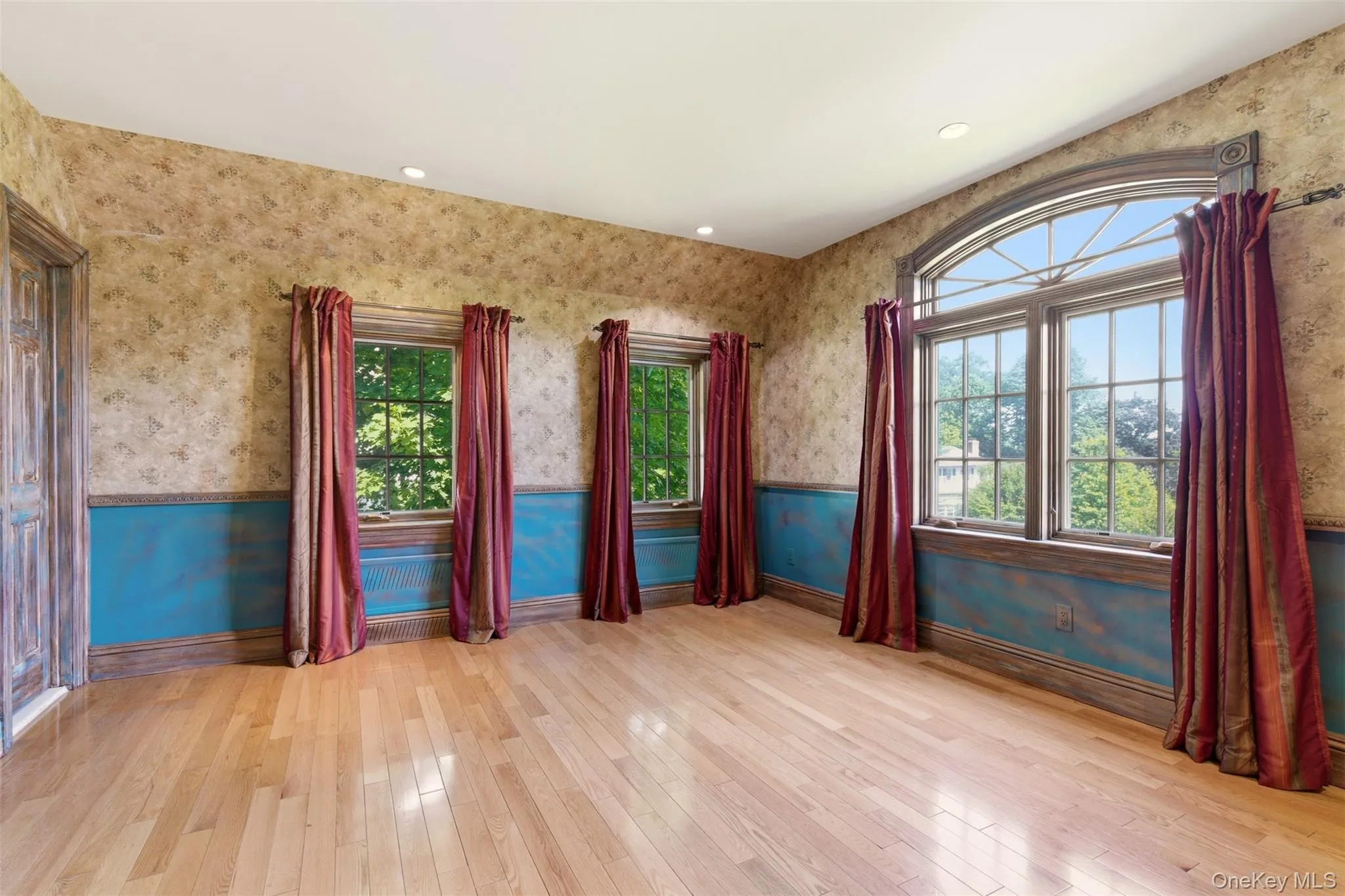 2 Shore Drive, North Hempstead, NY, 5 Bedrooms Bedrooms, 17 Rooms Rooms,5 BathroomsBathrooms,Residential,For Rent,Shore,0,973772 2 Shore Drive, North Hempstead, NY, 5 Bedrooms Bedrooms, 17 Rooms Rooms,5 BathroomsBathrooms,Residential,For Rent,Shore,0,973772